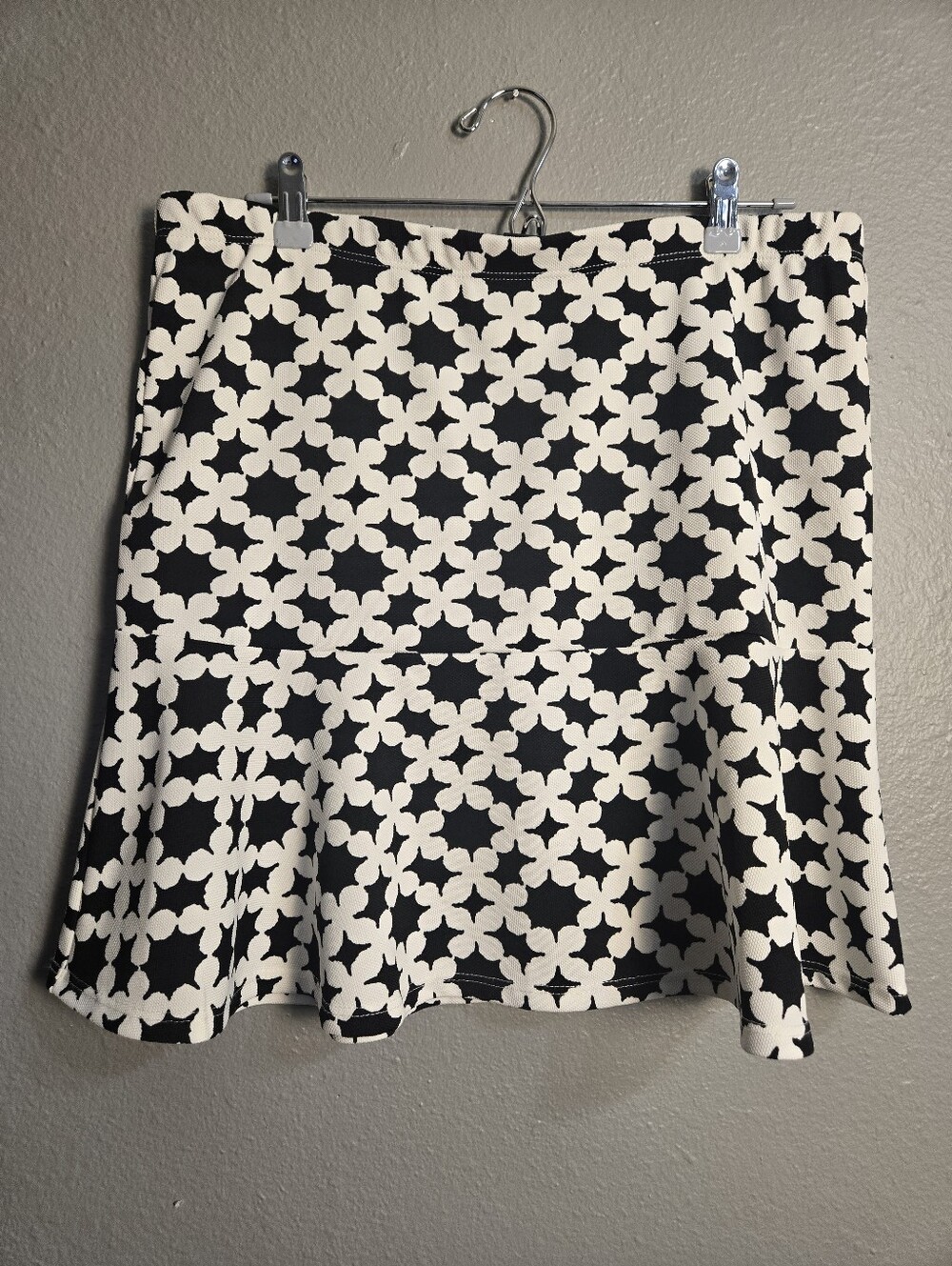Bobeau Black & White Ruffle Mini Skirt Size Large